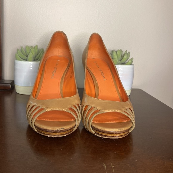 Via Spiga Camel Heels - Picture 5 of 7